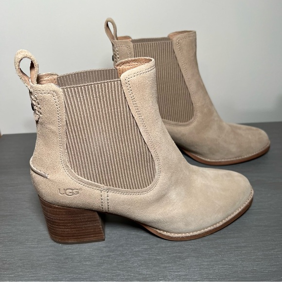 UGG Women's Faye Round Toe Suede Mid-Heel Booties - Picture 3 of 7